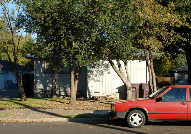 1480 Wright St in Santa Rosa, CA - Building Photo - Building Photo