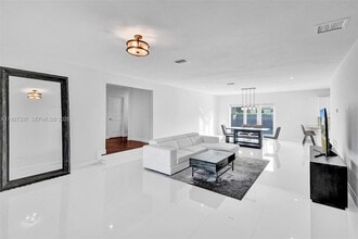 1102 Meadow Lark Ave in Miami Springs, FL - Building Photo - Building Photo