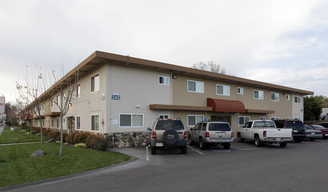 Courtyard West in Woodland, CA - Building Photo - Building Photo