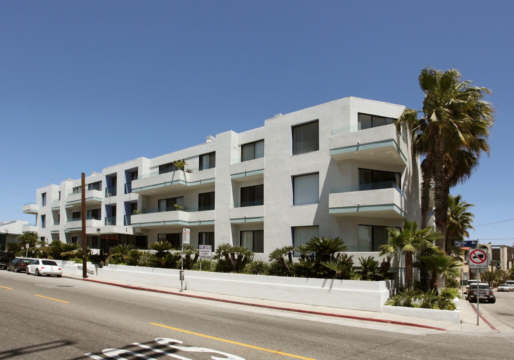 102 Catamaran St in Marina Del Rey, CA - Building Photo