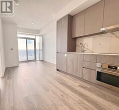 8 Interchange Wy in Vaughan, ON - Building Photo - Building Photo