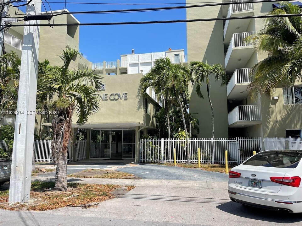 665 NE 83rd Terrace in Miami, FL - Foto de edificio