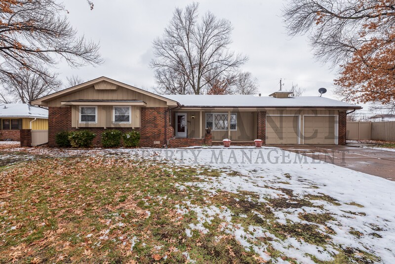 8115 E Mockingbird St in Wichita, KS - Building Photo