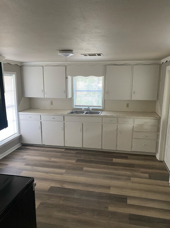 123 Wingate Rd in Woodville, TX - Building Photo - Building Photo