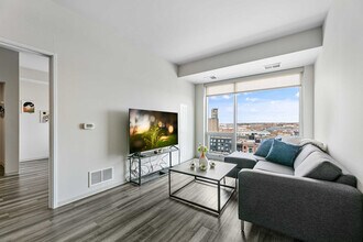 2929 University Ave SE in Minneapolis, MN - Building Photo - Building Photo