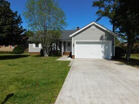 6109 Schooner Ct in New Bern, NC - Building Photo