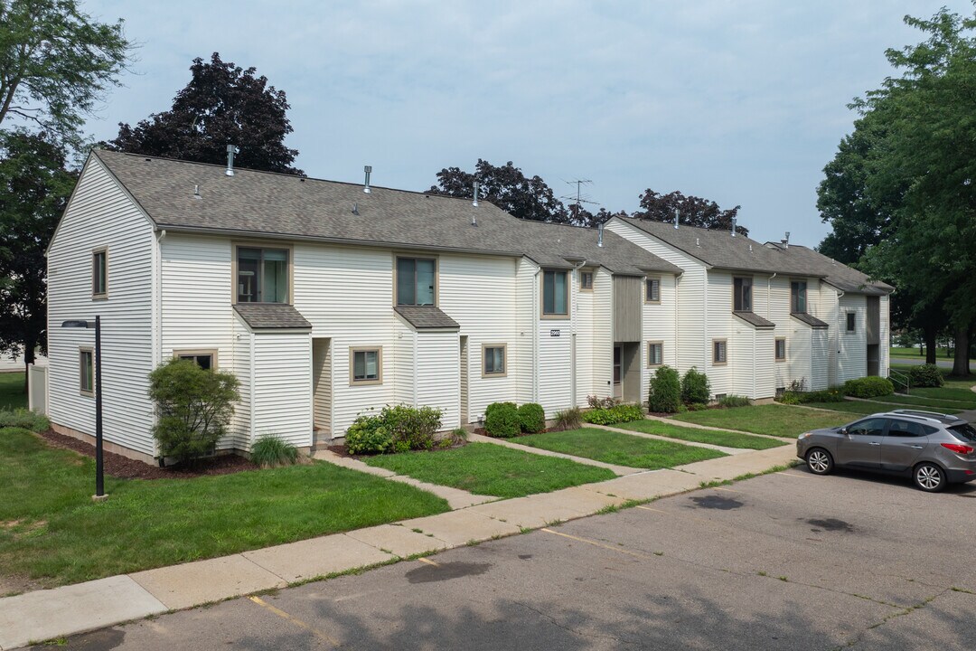 5528 Coddington Ln in Kalamazoo, MI - Building Photo