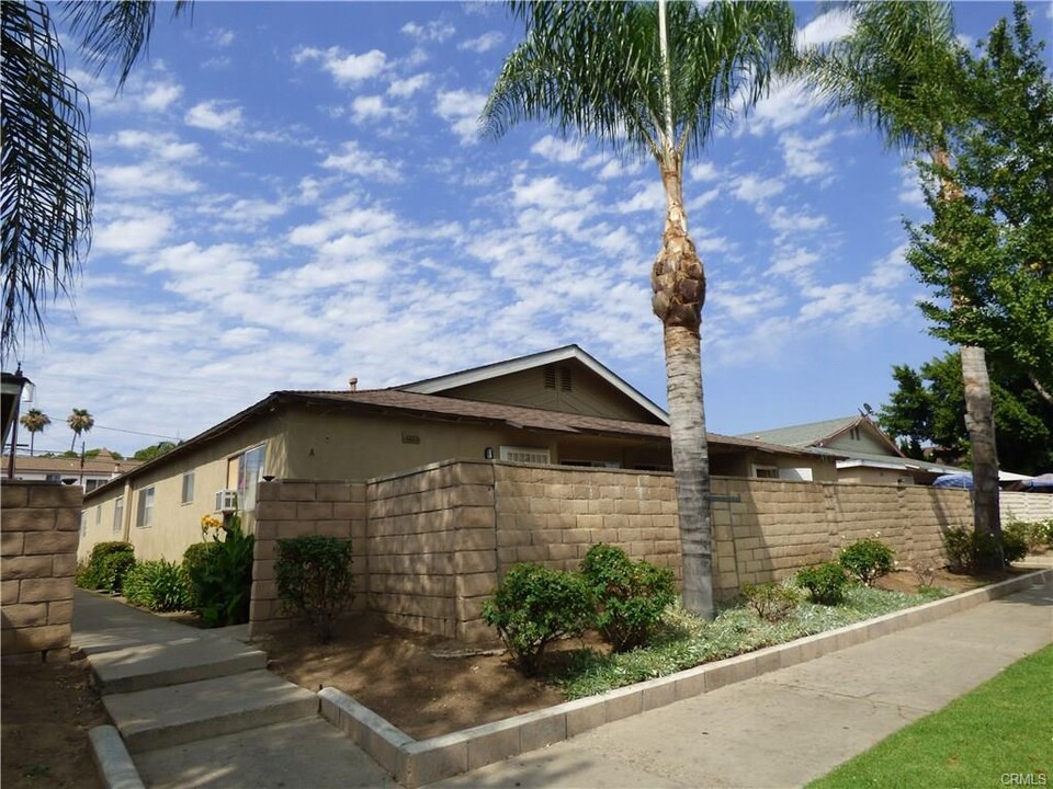 3025 Garnet Ln, Unit D in Fullerton, CA - Building Photo