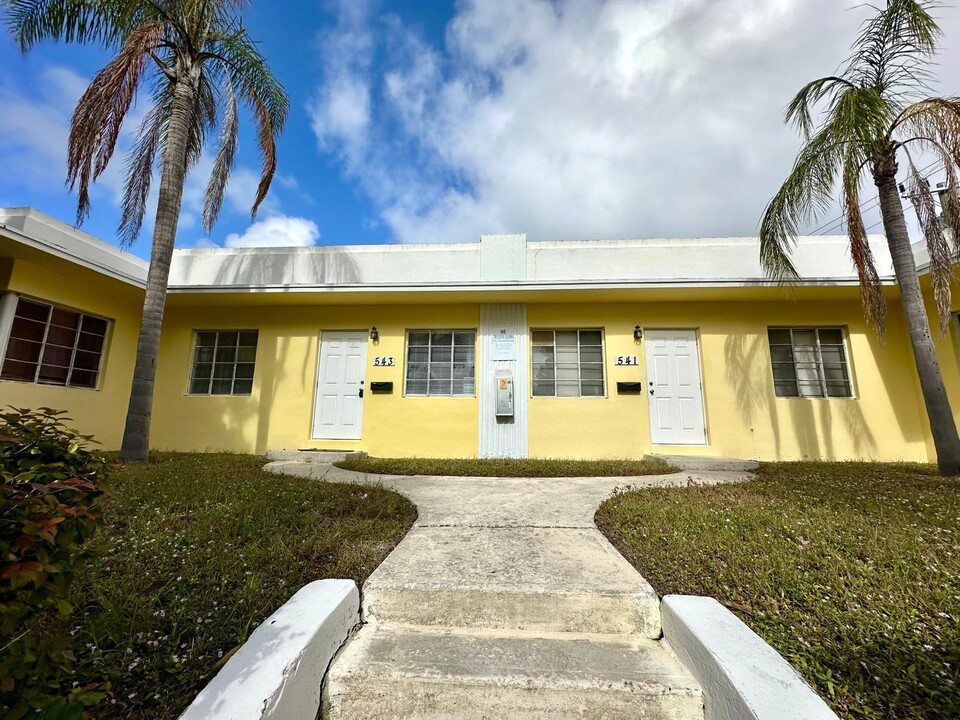 543 27th St in West Palm Beach, FL - Building Photo