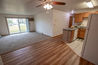Windwood Estates in Fargo, ND - Building Photo - Building Photo