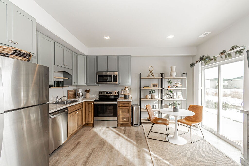 175 Anderson Road in Shelley, ID - Foto de edificio