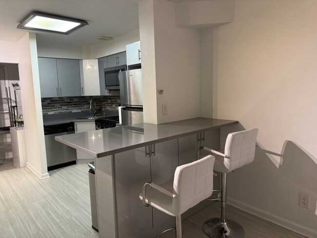 6407 Booth St, Unit 1st Floor in Rego Park, NY - Building Photo - Building Photo