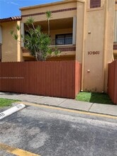 10861 NW 7th St in Miami, FL - Building Photo - Building Photo