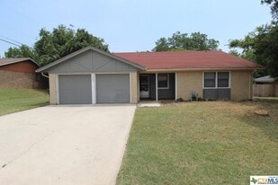 2625 Phyllis Dr