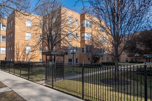 Wolcott Village in Chicago, IL - Building Photo