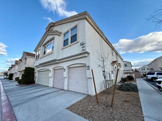 8667 Roping Rodeo Ave in Las Vegas, NV - Building Photo - Building Photo