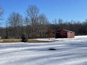 27 Frank Fino Dr in Highland, NY - Foto de edificio - Building Photo