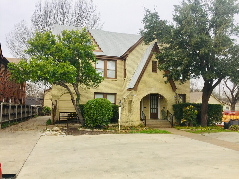 3324 S University Dr in Fort Worth, TX - Building Photo