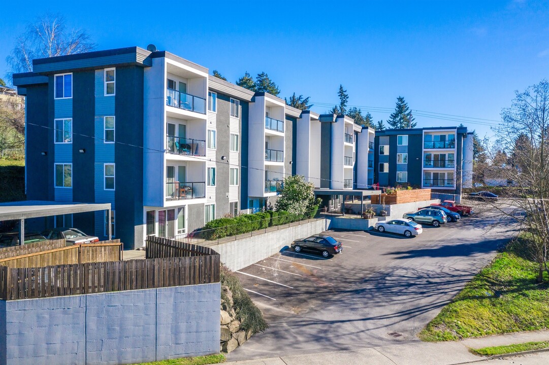 Westwood Vista in Seattle, WA - Building Photo