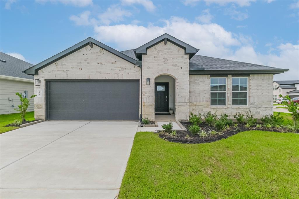 30702 CASTLE COVE Dr in Fulshear, TX - Foto de edificio