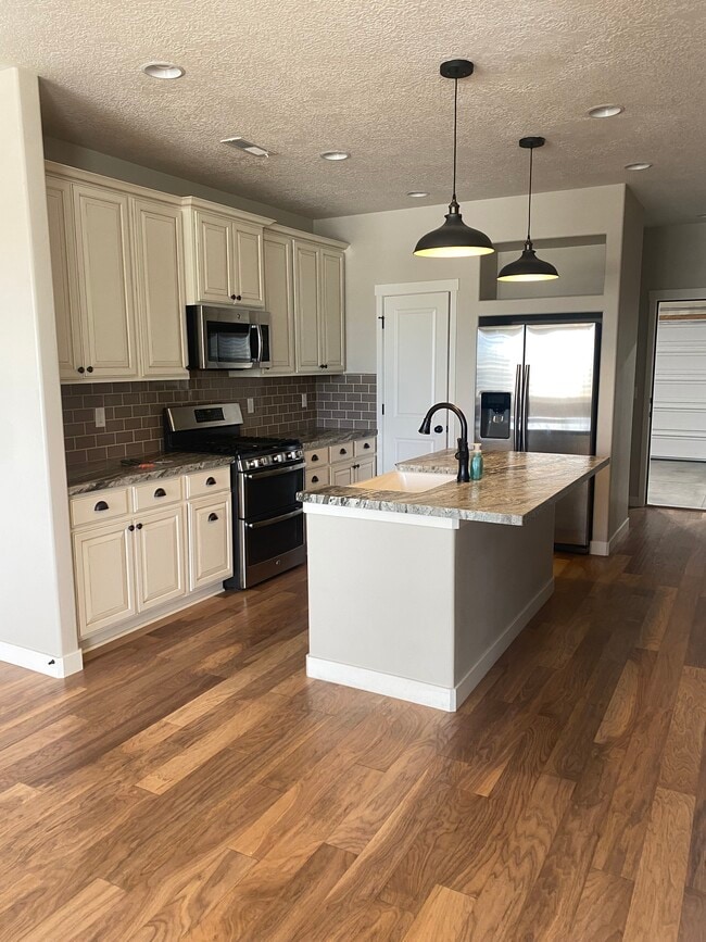 1159 W Jackson Ave, Unit StationPark in Farmington, UT - Building Photo - Building Photo