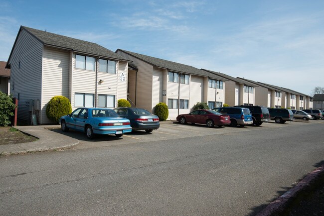 Central East Apartments in Portland, OR - Building Photo - Building Photo