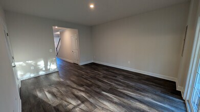 6208 Quinns Creek Dr in Haymarket, VA - Building Photo - Building Photo