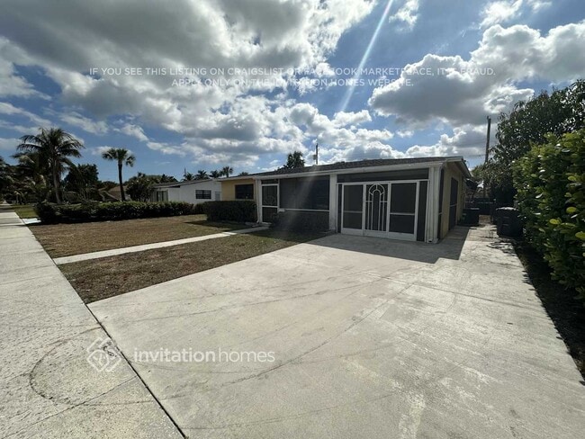 526 Foresteria Dr in West Palm Beach, FL - Building Photo - Building Photo