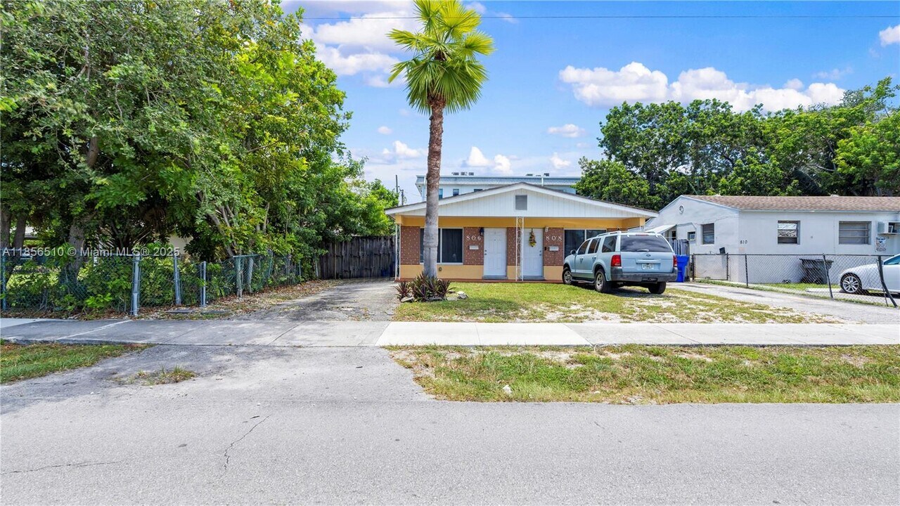 806 N 24th Ave in Hollywood, FL - Foto de edificio