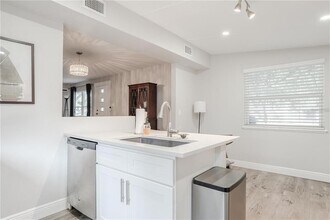 4105 W Bay Ave in Tampa, FL - Building Photo - Building Photo