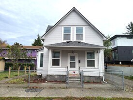 5708 7th Ave S in Seattle, WA - Building Photo