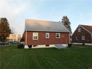 921 Cambridge Ave in Bethlehem, PA - Foto de edificio - Building Photo