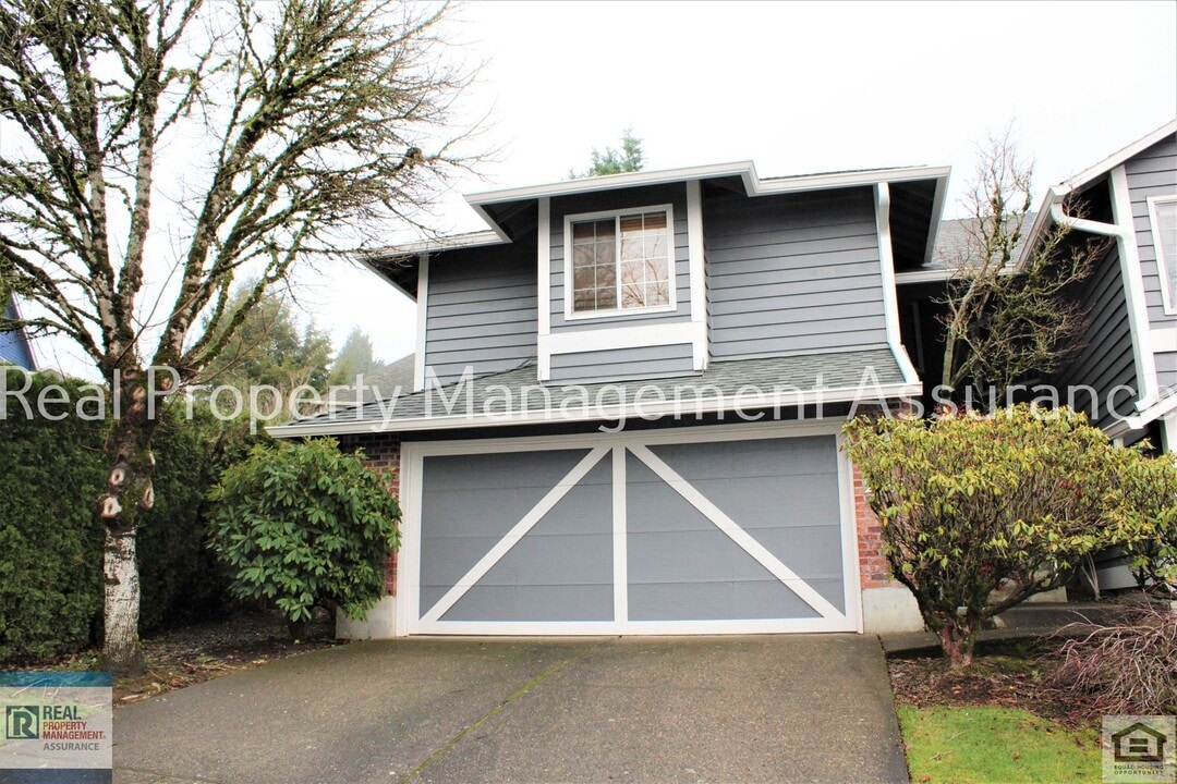 2067 Sunray Cir in West Linn, OR - Building Photo