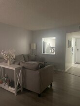 1630 Embassy Dr in West Palm Beach, FL - Building Photo - Building Photo