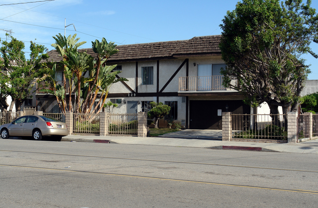 229 W Regent St in Inglewood, CA - Building Photo