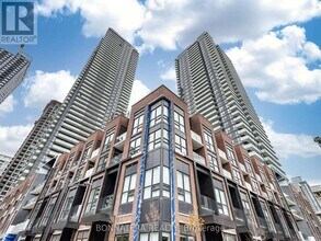 4130 Parkside Village Dr in Mississauga, ON - Building Photo - Building Photo