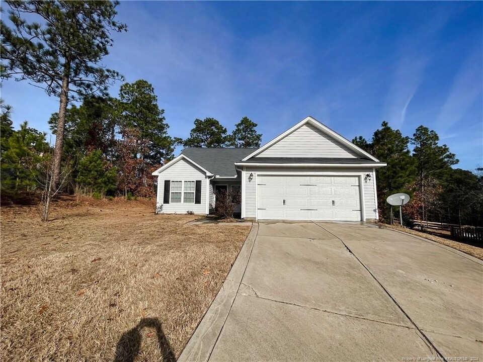 321 Maria Drive in Raeford, NC - Building Photo