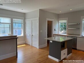 28 Albion St, Unit 2 in Somerville, MA - Foto de edificio - Building Photo