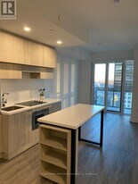 39 Roehampton Ave in Toronto, ON - Building Photo