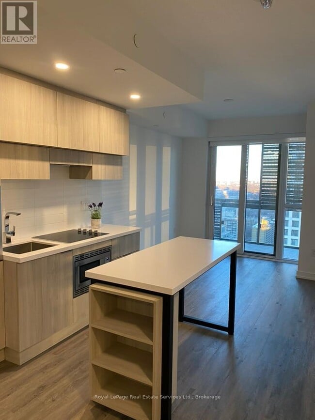 property at 39 Roehampton Ave