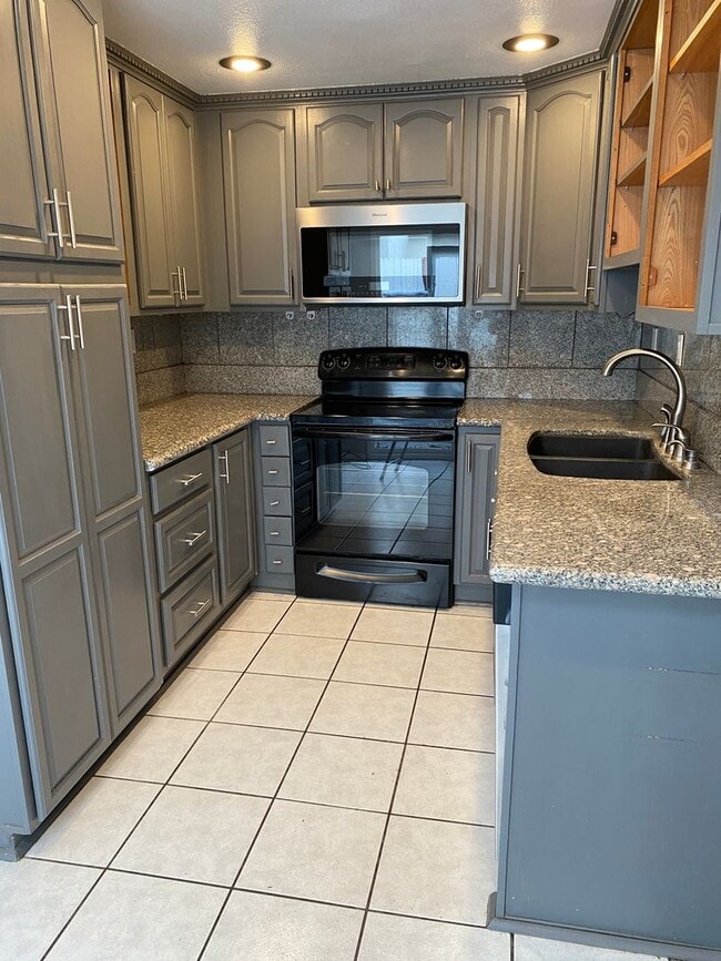 615 E Lugonia Ave in Redlands, CA - Building Photo - Building Photo