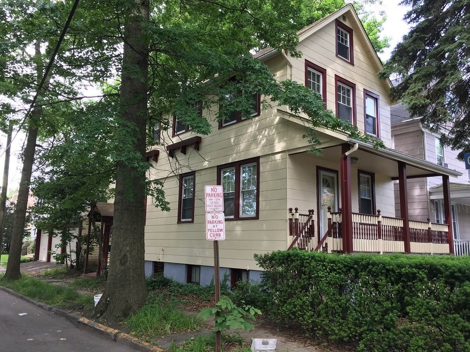 42 Llewellyn Ave in Bloomfield, NJ - Foto de edificio