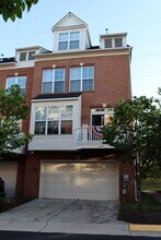 222 Herndon Station Sq in Herndon, VA - Building Photo - Building Photo