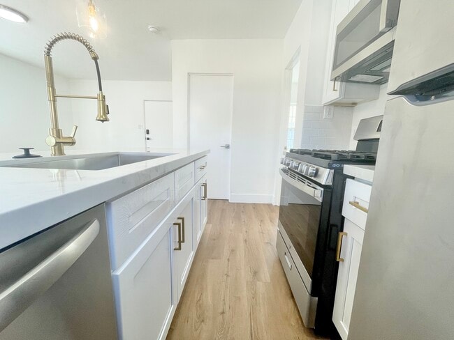 3015 London St in Los Angeles, CA - Building Photo - Building Photo