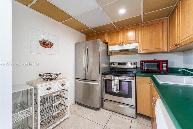 9310 Fontainebleau Blvd in Miami, FL - Building Photo - Building Photo