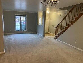 4705 Weatherhill Dr in Wilmington, DE - Building Photo - Building Photo