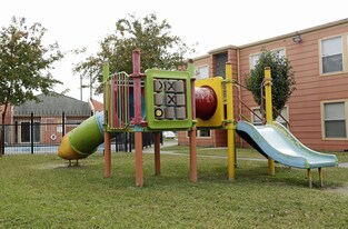 The Willows Apartments in New Orleans, LA - Building Photo