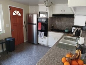 1218 Queen Anne Ct in Glendora, CA - Foto de edificio - Building Photo