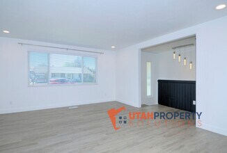 239 E 9585 S in Sandy, UT - Building Photo - Building Photo