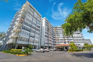 1300 NE Miami Gardens Dr in North Miami Beach, FL - Building Photo